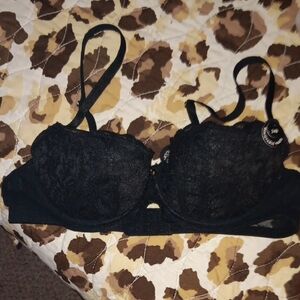 Chic Black Lace Underwire Bra
